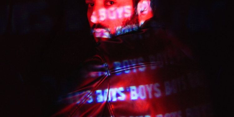 Tyoz lança novo single "Boys" no mês do orgulho gay