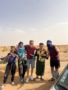 Solidariedade junta dois amigos em viagem-aventura pelo deserto de Marrocos