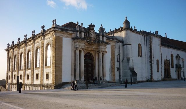 Universidade de Coimbra lança programa para combater abandono escolar
