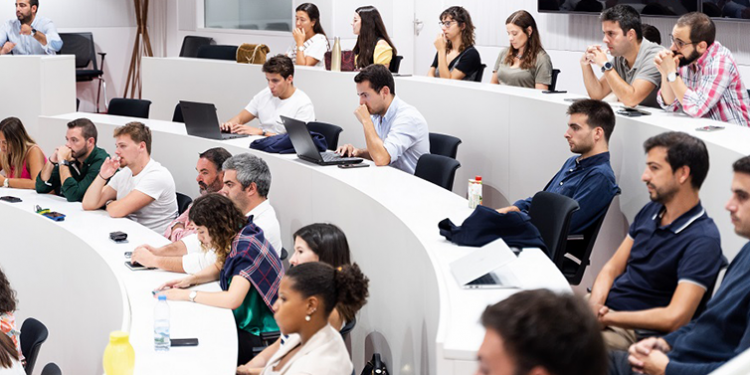 Porto Business School sobe sete lugares no ranking Financial Times