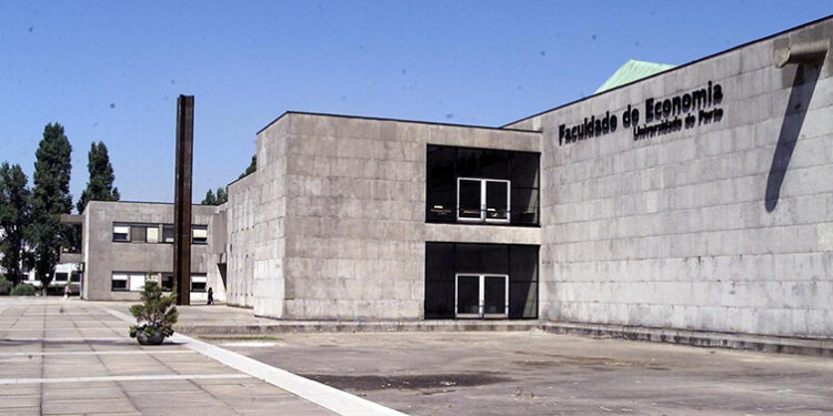 Estudantes da Faculdade de Economia do Porto lançam app de boleias partilhadas