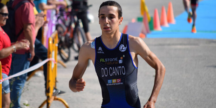 Afonso do Canto e Beatriz Ferreira foram medalhas de ouro no Campeonato Nacional Universitário de Triatlo