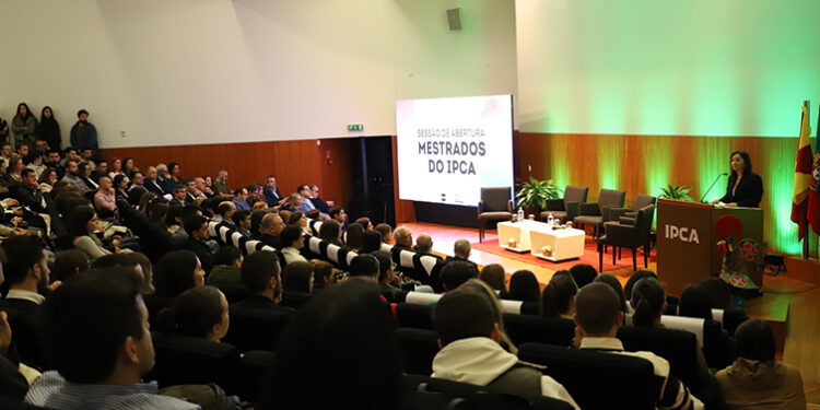 Estudantes de Mestrado do IPCA recebidos com mesa-redonda sobre o Mercado de Trabalho