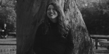 Beatriz Pessoa regressa às canções com “Violeta”