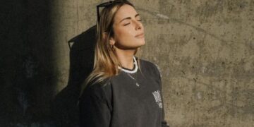 Carolina Torres apresenta novo podcast “Coração na Garganta”