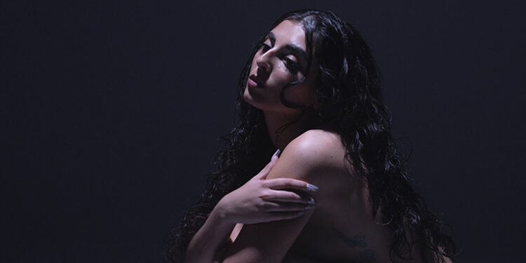 Mallina anuncia novo single “Nas Tuas Mãos”