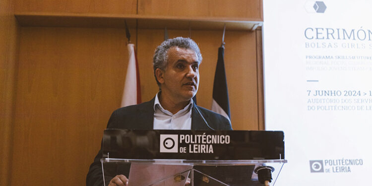 Politécnico de Leiria fomenta a formação e qualificação em STEAM (com a atribuição de Bolsas)