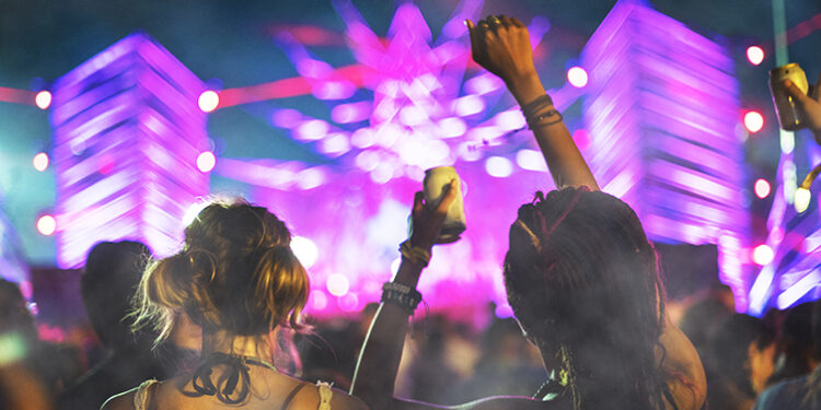 Festival Açoteia regressa aos melhores rooftops de Faro (com boa comida, música e cinema)