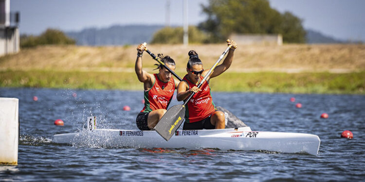Inês Penetra e Beatriz Fernandes sagram-se campeãs mundiais universitárias em Canoagem