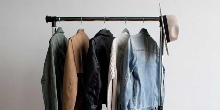 Lisboa recebe (famoso) mercado de roupa vintage ao quilo