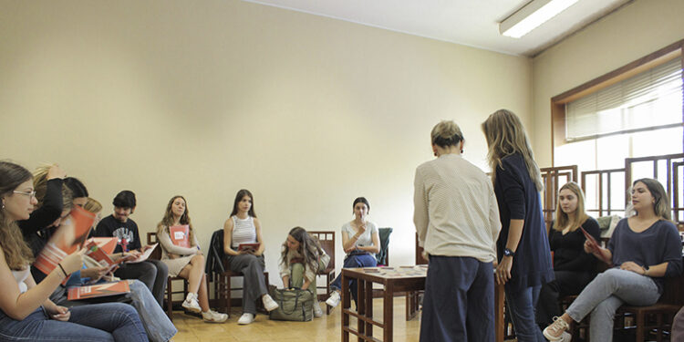 Universidade do Porto promete Arte, Ciência, Pilates e... Felicidade!
