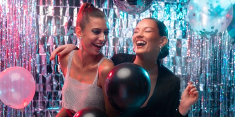 M80 celebra o Ano Novo (com os maiores sucessos musicais)