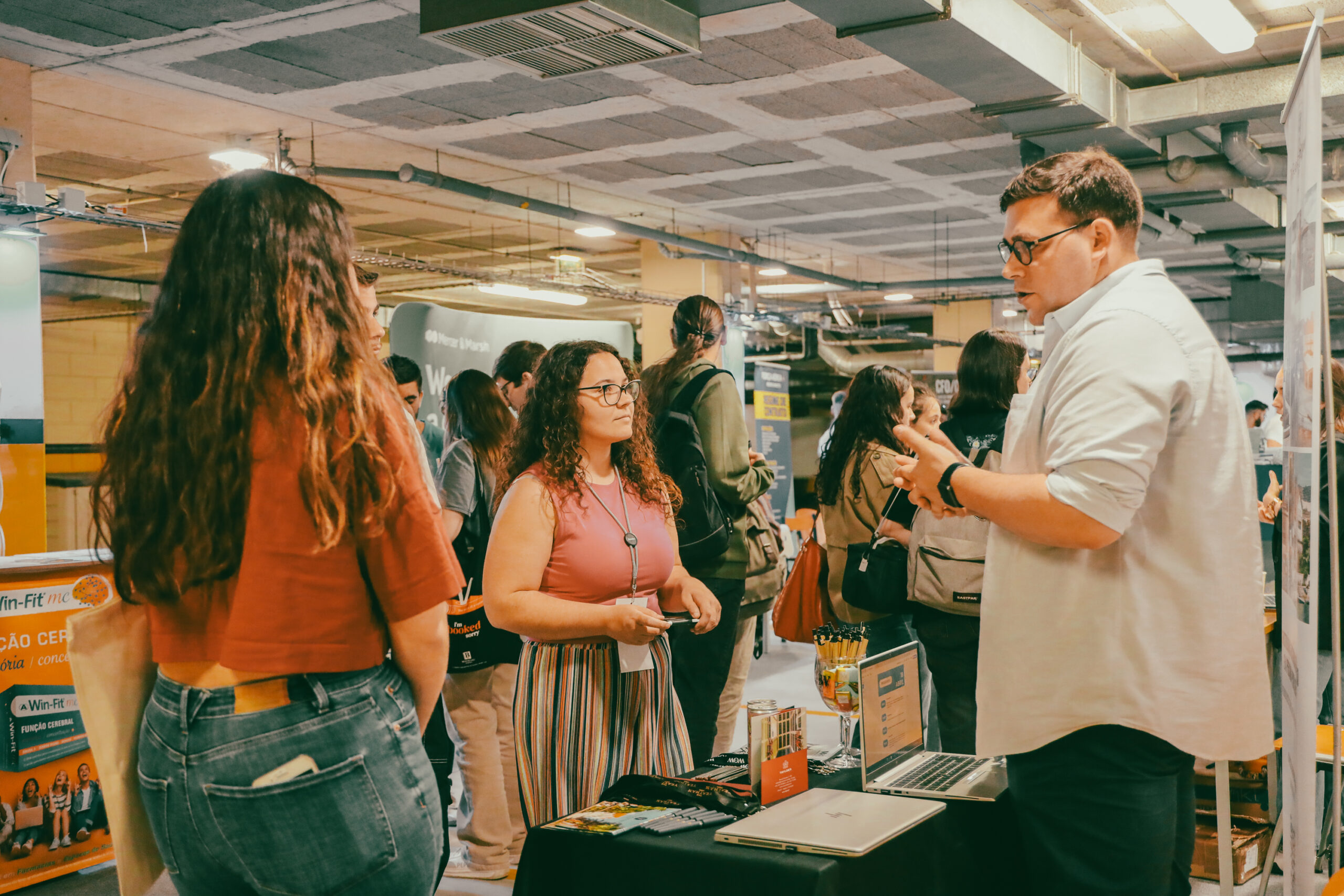 FCUP volta a juntar jovens talentos a empresas (em "Job(a)Fair") FCUP volta a juntar jovens talentos a empresas (em "Job(a)Fair")