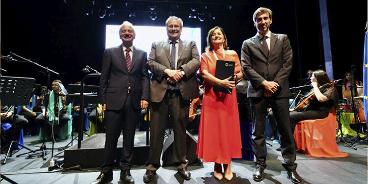 Maria José Fernandes recebe "Medalha de Honra"