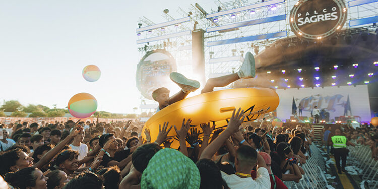 "O Sol da Caparica" regressa com um cartaz (para todos)