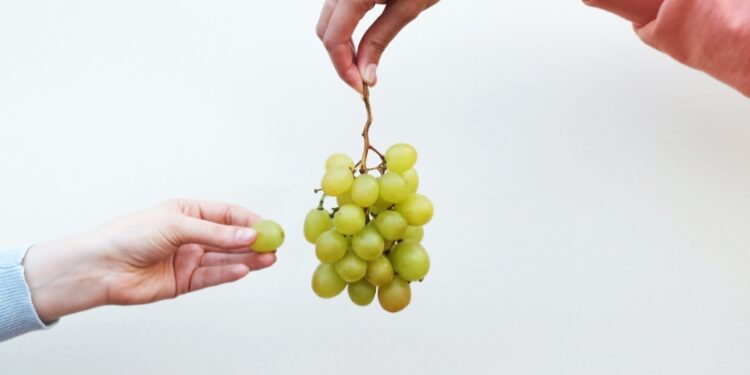 TikTok traz uvas (de morango, algodão doce ou manga) aos supermercados