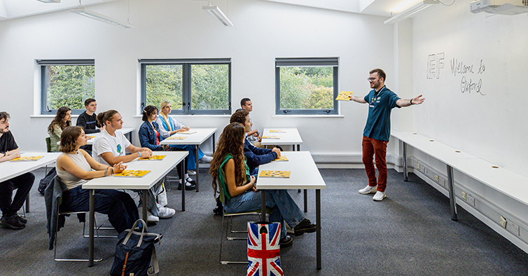 EF afirma que o investimento na aprendizagem ultrapassa o diploma