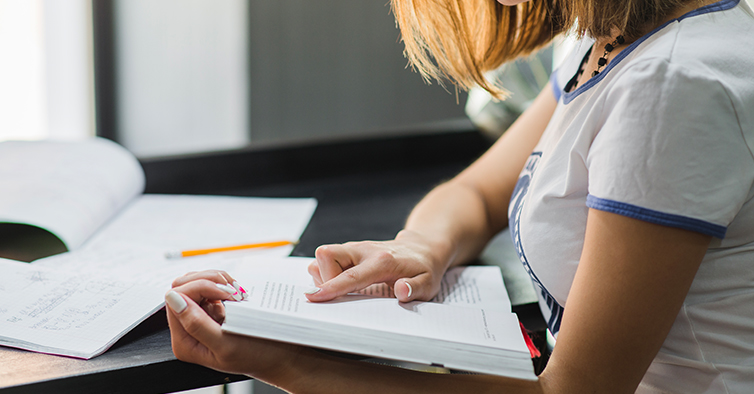 Faculdade de Letras da Universidade de Lisboa anuncia "3 Minutos de Tese"