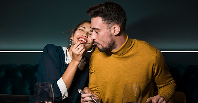 Hotel Sheraton realiza jantar (às escuras)